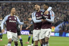 爱游戏官网-上海申花集结日调整名单阿斯顿维拉再遭质疑备战足总杯，这操作让人直呼：里程碑夜上海久事再遭质疑的简单介绍